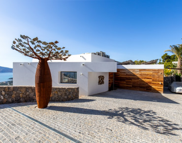 An architectural masterpiece above the Mediterranean Sea