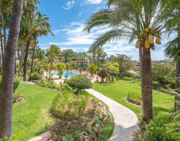 Apartment for sale in Marbella Golden Mile - PLP00951