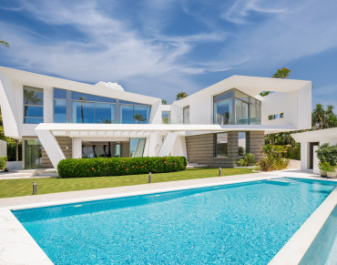 Villa for sale in Marbella East - PLP05302