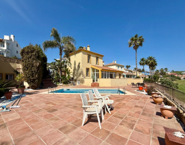 Villa for sale in La Duquesa Golf - 3385