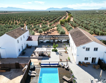 Villa for sale in Antequera - SPCRM3582