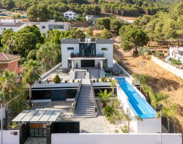 Villa for sale in Pinos de Alhaurín - SPCRM4330