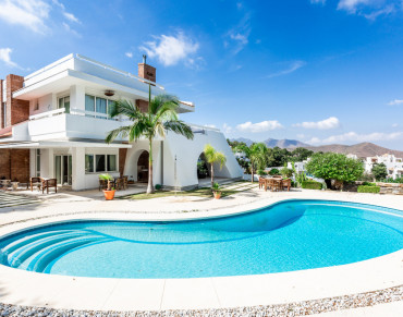 Villa for sale in Marbella East - W-02E1UO