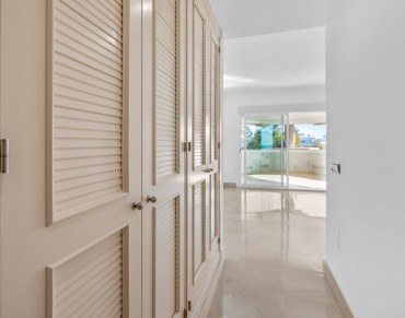 Apartment for sale in Marbella Golden Mile - W-047ZAE