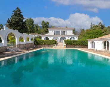 Villa for sale in Marbella Golden Mile - W-02ZGHY