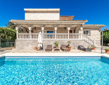 Villa for sale in Marbella East - W-046DBD