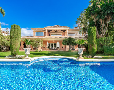 Villa for sale in Nueva Andalucia - W-046DPE