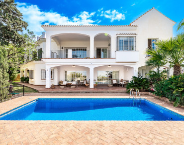 Villa for sale in Marbella East - W-02SBEA