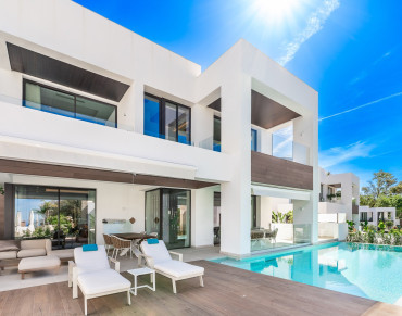 Villa for sale in Marbella Golden Mile - W-02VP6X