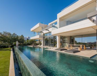 Villa for sale in Marbella Golden Mile - BHHS1073