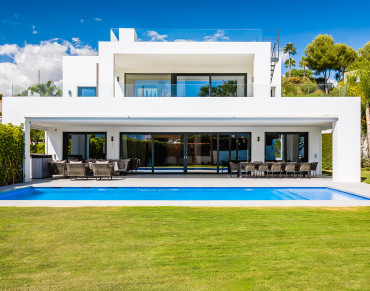 Villa for sale in Nueva Andalucia - BHHSMAR-05491