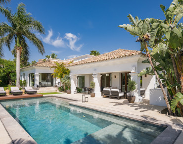 Villa for sale in Nueva Andalucia - DM5403