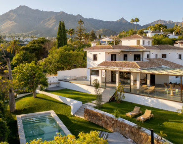 Villa for sale in Marbella Golden Mile - W-02WAMO