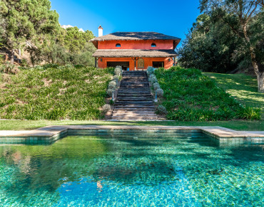 Villa for sale in Marbella Club Golf Resort - KRE17991
