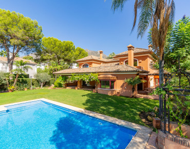 Villa for sale in Marbella Golden Mile - KRE18871