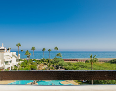 Penthouse for sale in Estepona East - KRE19284