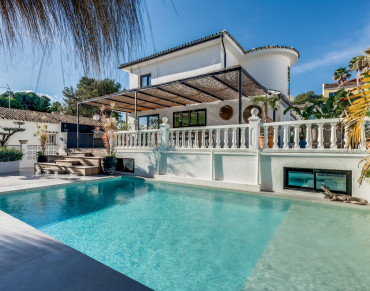 Villa for sale in Nueva Andalucia - 885-00097P