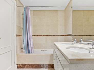Apartment in Marbella — photo 4