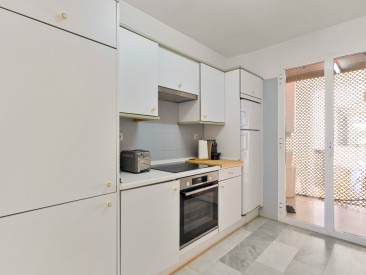 Apartment in Estepona — photo 4