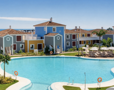 Penthouse for sale in Estepona East - LS50209