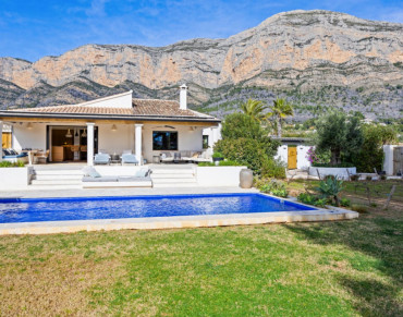Villa for sale in Montgo - 4812