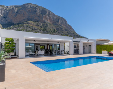 Villa for sale in Montgo - 4870