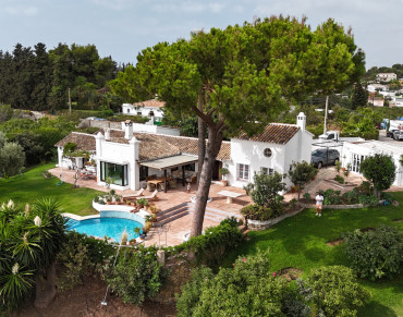 Villa for sale in San Pedro de Alcantara - SH12-R