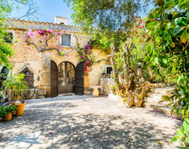 Finca for sale in Felanitx - 2710