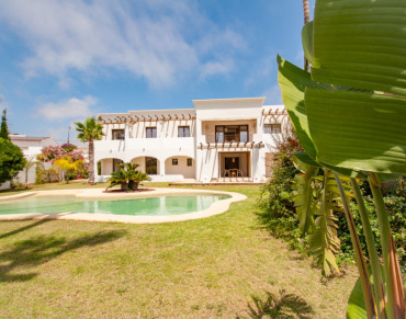 Villa for sale in Benissa - 12497DR