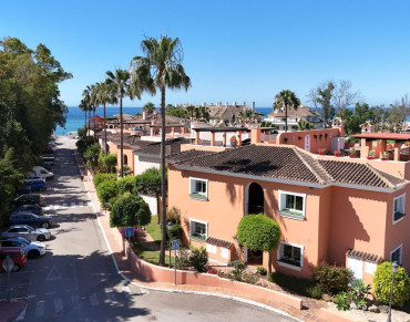 Apartment for sale in Estepona - R5382901