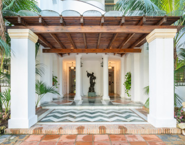 Apartment for sale in Marbella Golden Mile - JUST-R0006