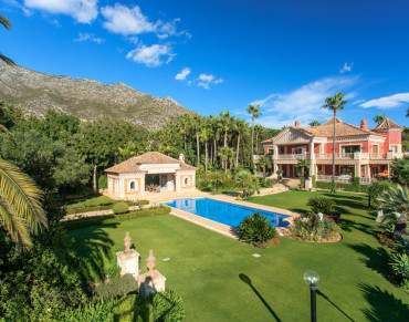 Villa for sale in Marbella Golden Mile - W-01QY9S