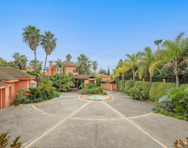 Villa for sale in Marbella Golden Mile - JUST-01149P