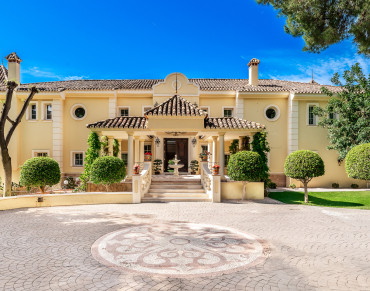 Villa for sale in Marbella Golden Mile - W-02T5TZ