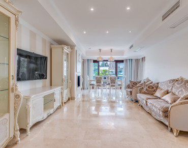 Apartment for sale in Marbella Golden Mile - W-02UX8A