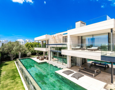 Villa for sale in Marbella Golden Mile - W-02VI71