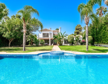 Villa for sale in Guadalmina Baja - W-02RYAG