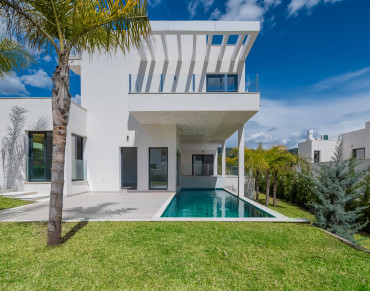 Villa for sale in Marbella East - W-02ZFL1