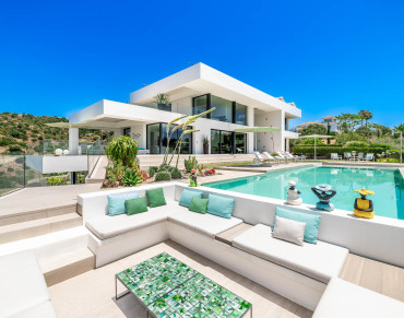 Villa for sale in Nueva Andalucia - W-02ZVN3