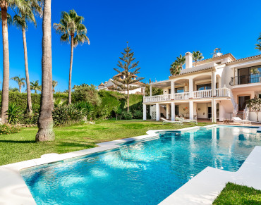 Villa for sale in Marbella East - W-046AQ9