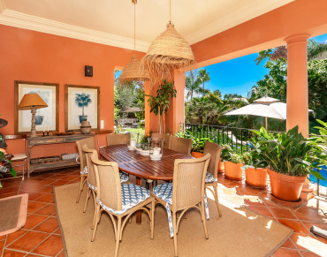 Villa for sale in Marbella Golden Mile - W-046GSO