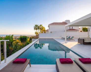 Villa for sale in Nueva Andalucia - W-047HMW