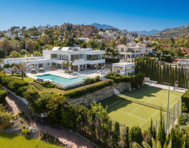 Villa for sale in Nueva Andalucia - W-048821
