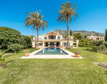 Villa for sale in Marbella Golden Mile - W-0497CX
