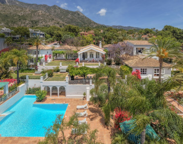 Villa for sale in Marbella Golden Mile - W-049K11