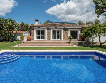 Villa for sale in Marbella Golden Mile - W-049K2R