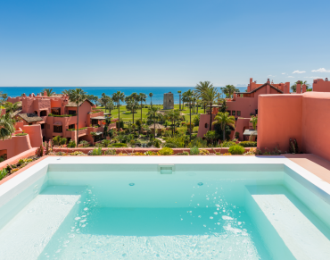 Penthouse for sale in Estepona East - KRE19123