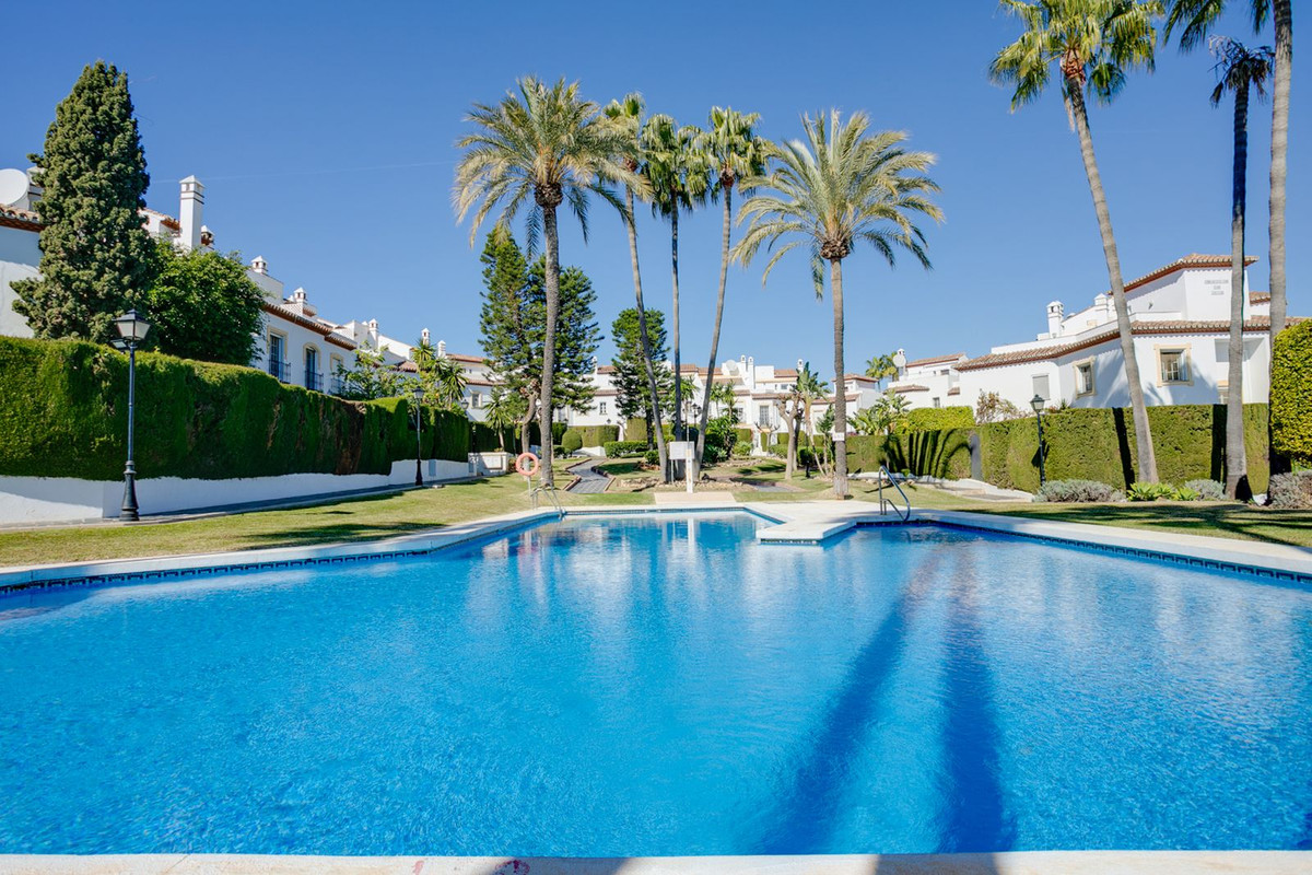 R4957990 - Town House in Bel Air