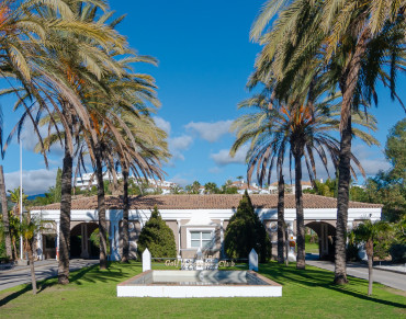 Land for sale in Estepona East - LS50125