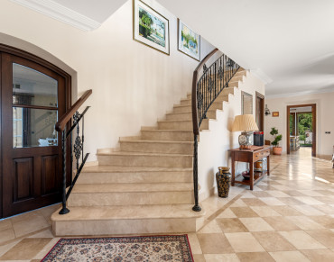 Villa for sale in Estepona East - HRB-01619P